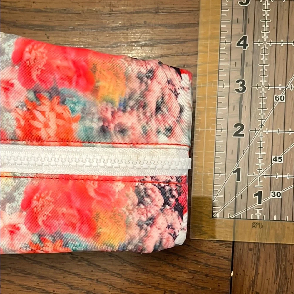 Athleta Supergoop!‎ Multicolor Patterned Toiletry Bag